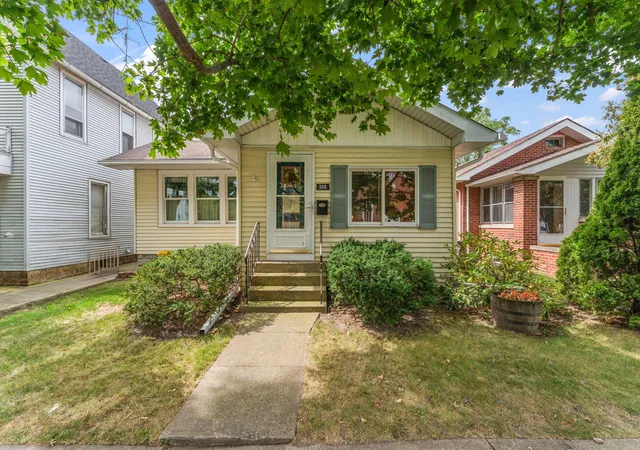 Photo 1 of Single family home for sale at 506 Main St, Hobart, IN 46342 | MLS# 845239 | Listing updated on 2026-09-24
