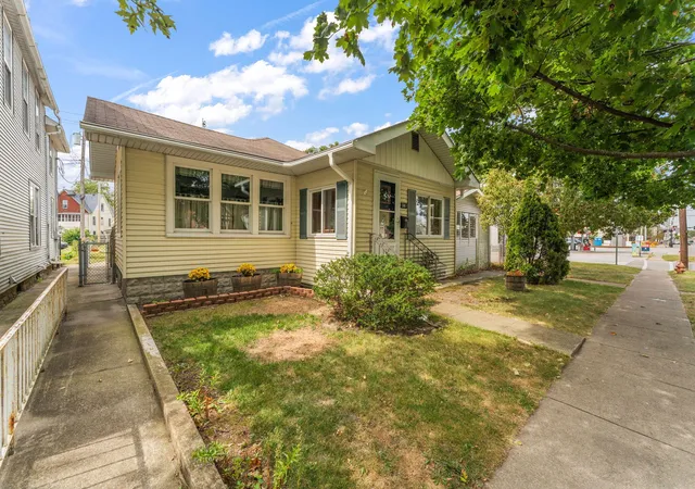 Photo 2 of Single family home for sale at 506 Main St, Hobart, IN 46342 | MLS# 845239 | Listing updated on 2026-09-24