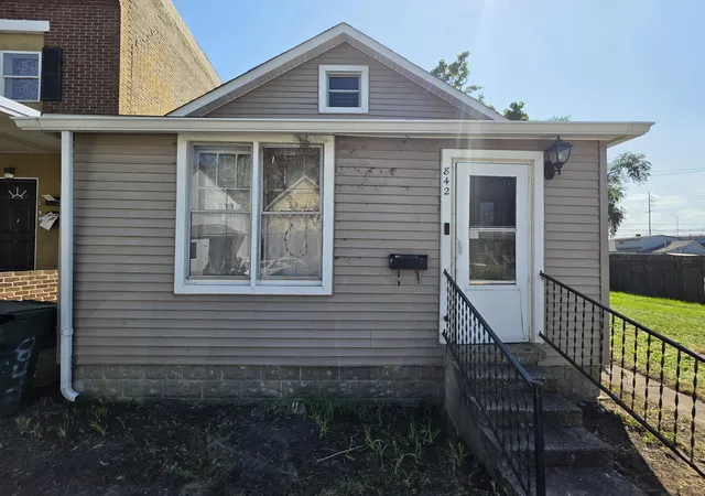 Photo 2 of Single family home for sale at 842 Indiana St, Hammond, IN 46320 | MLS# 845387 | Listing updated on 2026-09-24
