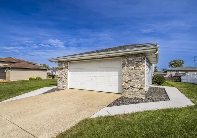 Photo 3 of Single family home for sale at 11712 S Magoun Dr, Saint John, IN 46373 | MLS# 845532 | Listing updated on 2026-10-07