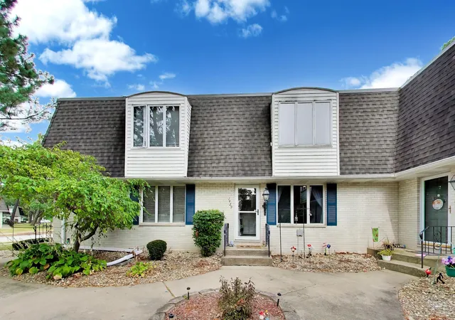 Photo 2 of Condo for sale at 1429 Elm Ct, Schererville, IN 46375 | MLS# 845445 | Listing updated on 2026-09-21