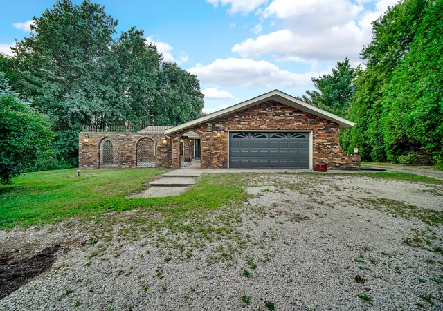Photo 2 of Single family home for sale at 435 W 300 South, Valparaiso, IN 46385 | MLS# 845393 | Listing updated on 2026-09-16