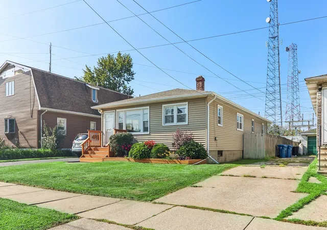 Photo 1 of Single family home for sale at 8410 Gordon Dr, Highland, IN 46322 | MLS# 845421 | Listing updated on 2026-09-18