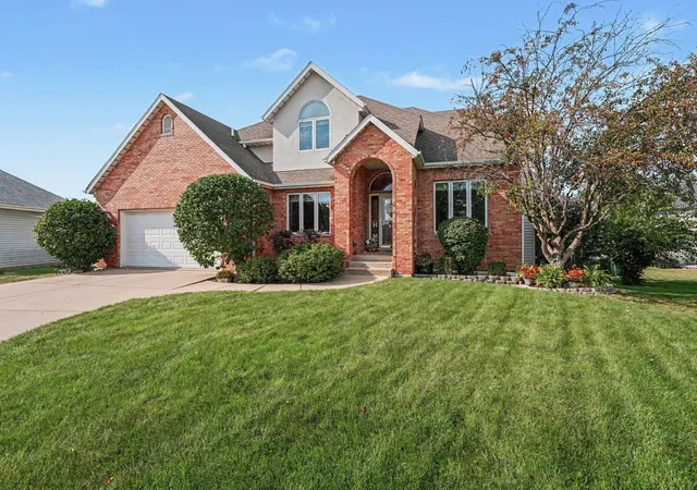 Photo 2 of Single family home for sale at 2226 Cowan Ct, Schererville, IN 46375 | MLS# 845473 | Listing updated on 2026-09-17