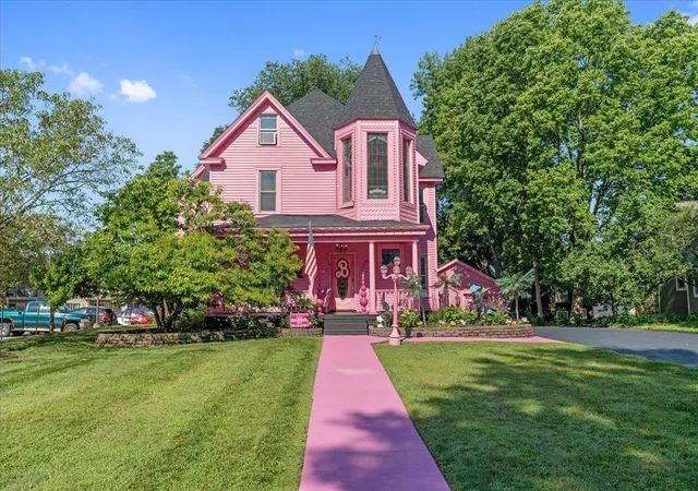 Photo 2 of Sale Pending at 1031 2nd St, Hudson, WI 54016 | MLS# 6583157 | Listing updated on 2026-09-17