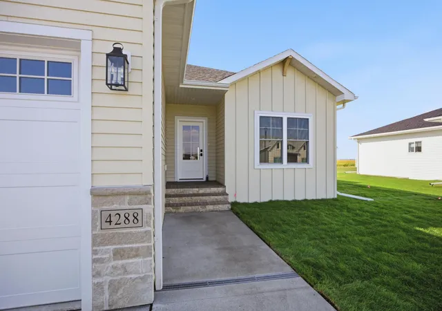 Photo 2 of Single family home for sale at 4288 Pine Pkwy S, Fargo, ND 58104 | MLS# 6707491 | Listing updated on 2026-10-01