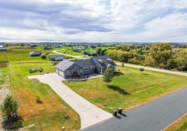 Photo 3 of Single family home for sale at 5892 Cambridge Hl Rd Se, Rochester, MN 55904 | MLS# 6805928 | Listing updated on 2026-09-16