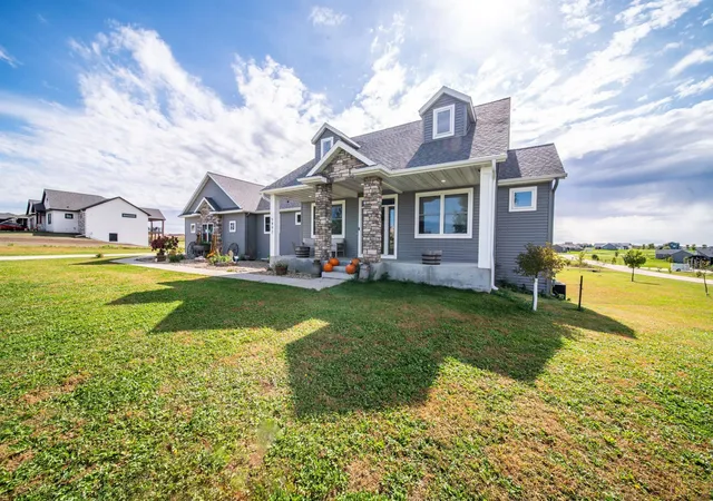 Photo 3 of Single family home for sale at 5892 Cambridge Hl Rd SE, Rochester, MN 55904 | MLS# 6805928 | Listing updated on 2026-09-16