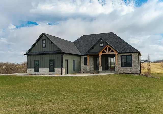 Photo 1 of Single family home for sale at 4980 Royal Oaks Cir Sw, Rochester, MN 55902 | MLS# 7000150 | Listing updated on 2026-09-17