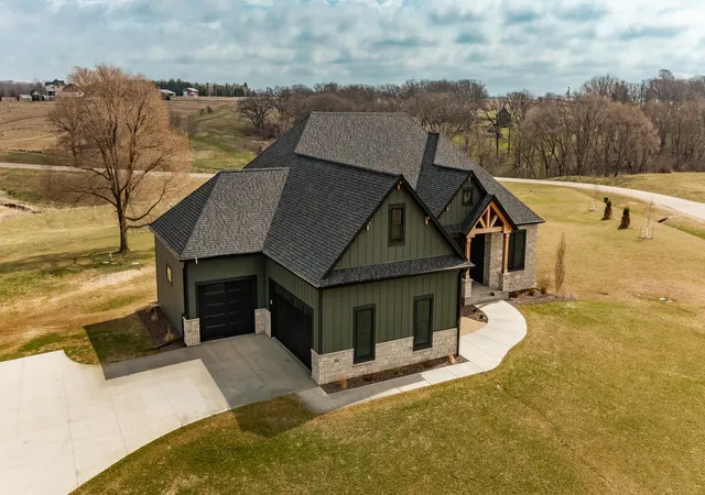 Photo 3 of Single family home for sale at 4980 Royal Oaks Cir SW, Rochester, MN 55902 | MLS# 7000150 | Listing updated on 2026-09-17