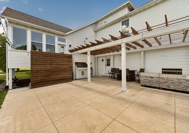 Photo 3 of Single family home for sale at 10951 County 8 Rd SW, Stewartville, MN 55976 | MLS# 7017104 | Listing updated on 2026-09-17