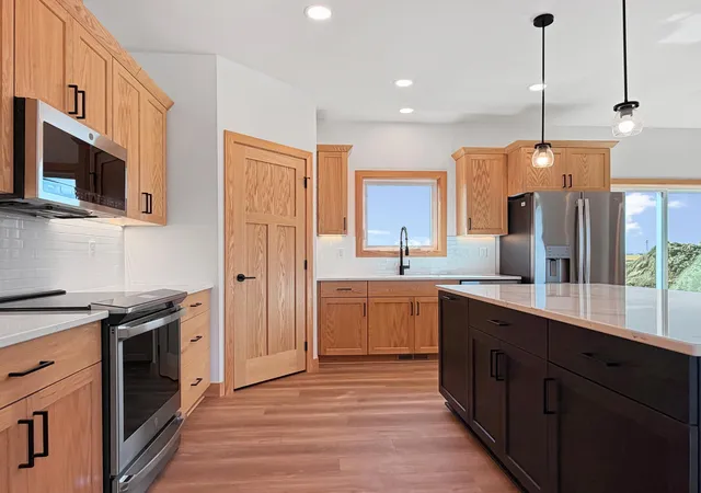 Photo 4 of Single family home for sale at 1100 Slate St, Marshall, MN 56258 | MLS# 7019613 | Listing updated on 2026-09-17