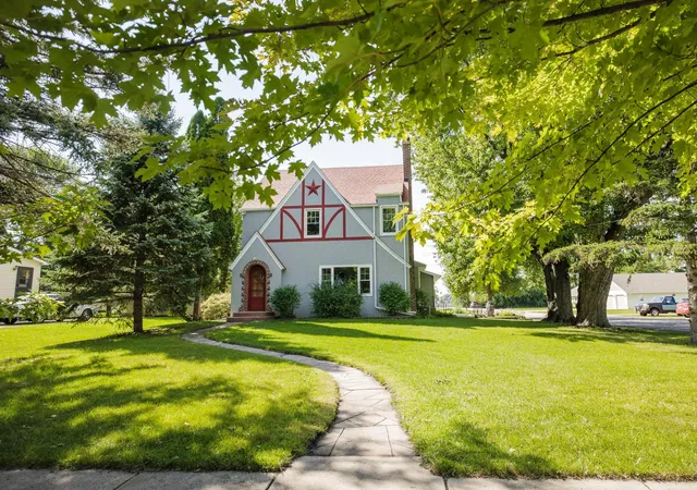 Photo 2 of Single family home for sale at 201 2nd Street W, Chokio, MN 56221 | MLS# 7026139 | Listing updated on 2026-09-18