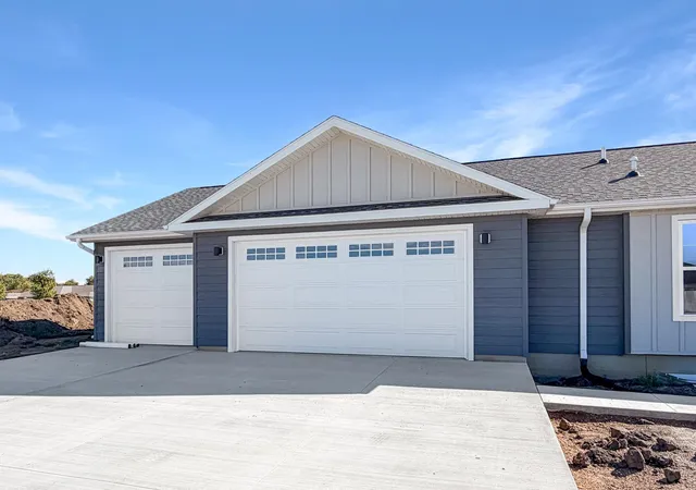 Photo 2 of Single family home for sale at 1509 Ellis Ave, Marshall, MN 56258 | MLS# 7027144 | Listing updated on 2026-09-17
