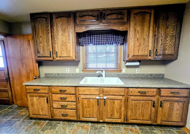 Photo 4 of Sale Pending at 831 4th Avenue SW, Pipestone, MN 56164 | MLS# 7027672 | Listing updated on 2026-09-17