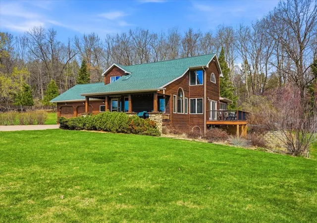 Photo 1 of Sale Pending at 1226 Old Ml Rd, New Richmond, WI 54017 | MLS# 7029814 | Listing updated on 2026-09-18