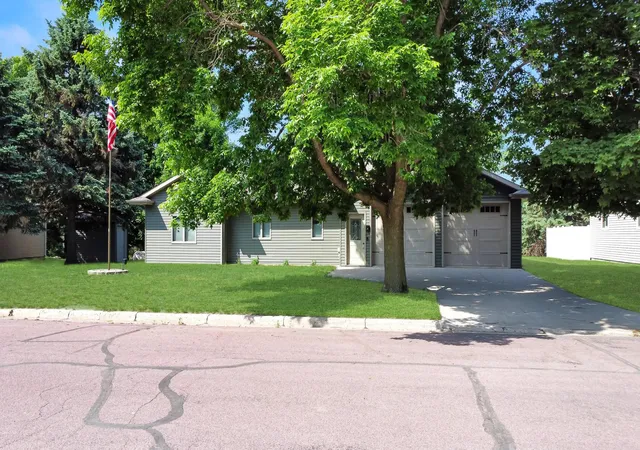 Photo 2 of Single family home for sale at 431 Elizabeth Ave, Lake Wilson, MN 56151 | MLS# 7034407 | Listing updated on 2026-09-09