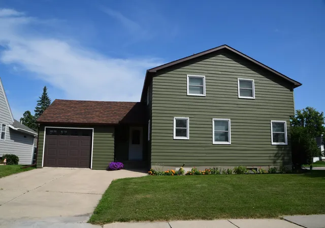 Photo 2 of Sale Pending at 401 Center St E, Roseau, MN 56751 | MLS# 7034447 | Listing updated on 2026-09-09