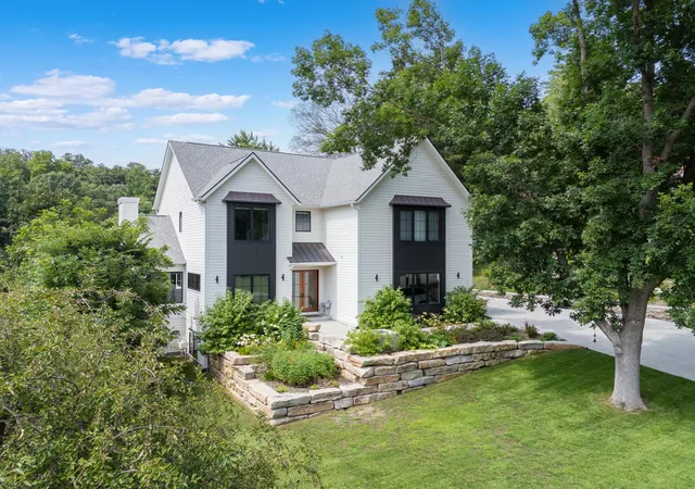 Photo 1 of Mansion for sale at 905 9th Avenue Sw, Rochester, MN 55902 | MLS# 7036465 | Listing updated on 2026-09-09