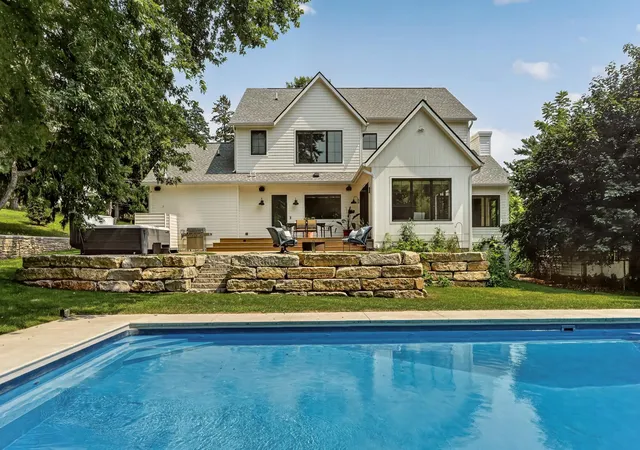 Photo 2 of Mansion for sale at 905 9th Avenue Sw, Rochester, MN 55902 | MLS# 7036465 | Listing updated on 2026-09-09