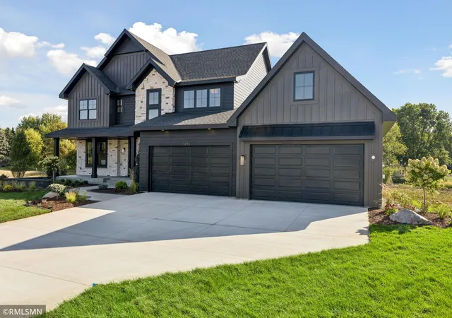 Photo 4 of Single family home for sale at 5813 S Century Ridge, Saint Paul, MN 55129 | MLS# 7038548 | Listing updated on 2026-10-20