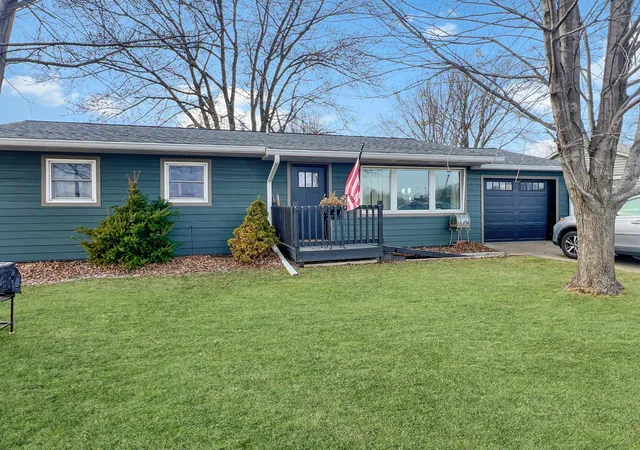 Photo 1 of Single family home for sale at 922 S State St, Fairmont, MN 56031 | MLS# 7038608 | Listing updated on 2026-09-09