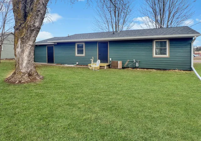 Photo 3 of Single family home for sale at 922 S State St, Fairmont, MN 56031 | MLS# 7038608 | Listing updated on 2026-09-09
