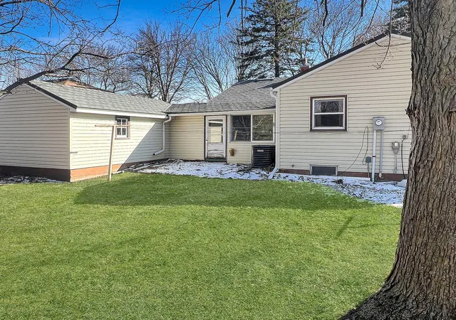 Photo 2 of Single family home for sale at 506 E 2nd Street N, Truman, MN 56088 | MLS# 7039224 | Listing updated on 2026-09-16