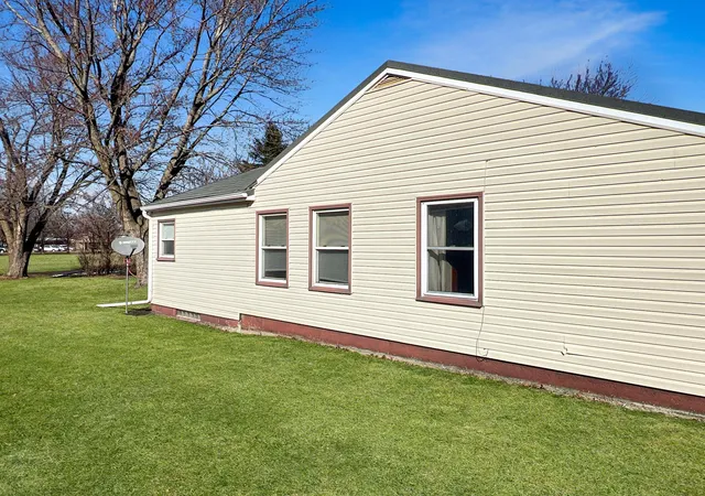 Photo 3 of Single family home for sale at 506 E 2nd Street N, Truman, MN 56088 | MLS# 7039224 | Listing updated on 2026-09-16