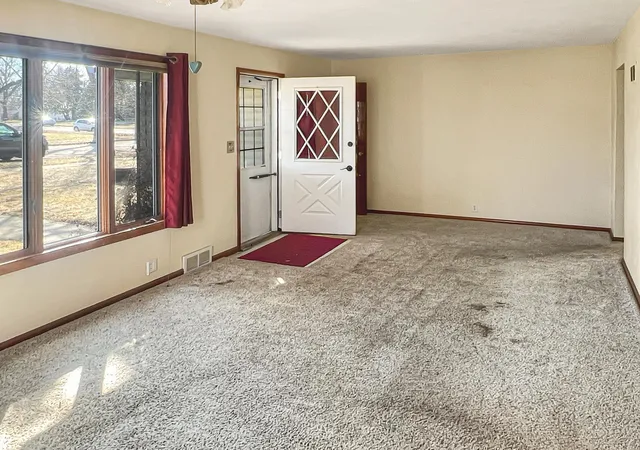 Photo 4 of Single family home for sale at 506 E 2nd Street N, Truman, MN 56088 | MLS# 7039224 | Listing updated on 2026-09-16