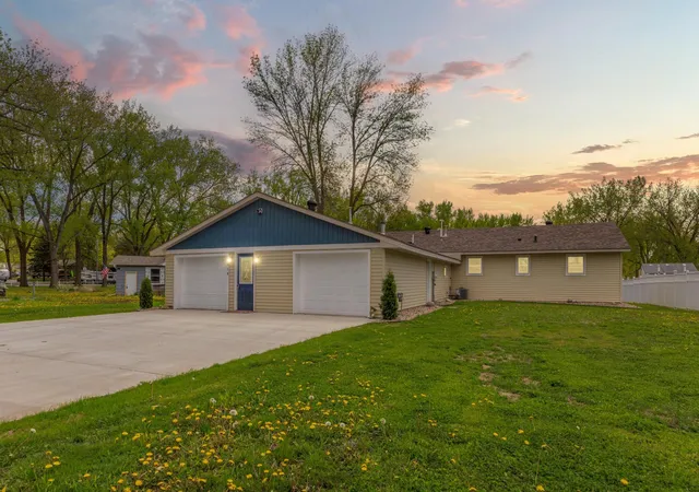Photo 1 of Single family home for sale at 918 Marian St, Waterville, MN 56096 | MLS# 7039632 | Listing updated on 2026-09-18