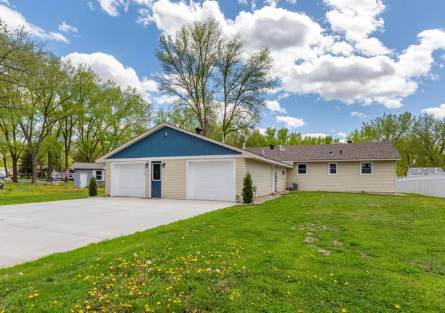 Photo 2 of Single family home for sale at 918 Marian St, Waterville, MN 56096 | MLS# 7039632 | Listing updated on 2026-09-18