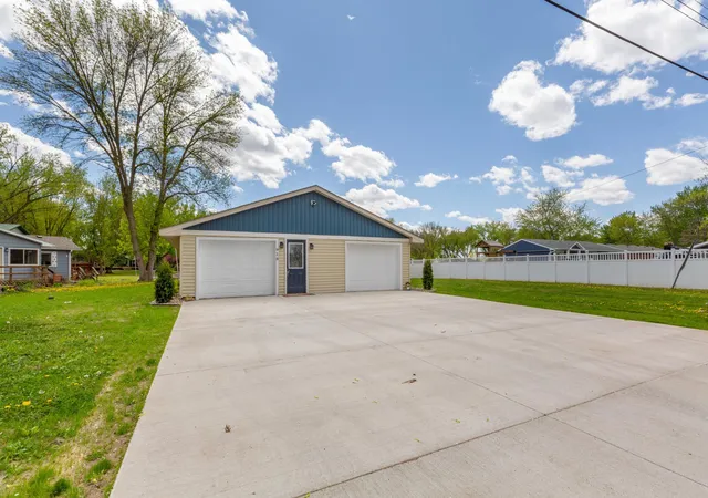 Photo 3 of Single family home for sale at 918 Marian St, Waterville, MN 56096 | MLS# 7039632 | Listing updated on 2026-09-18