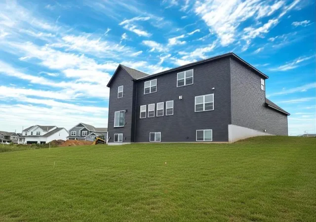 Photo 4 of Single family home for sale at 4762 Blake Ct, Saint Paul, MN 55129 | MLS# 7053379 | Listing updated on 2026-09-16