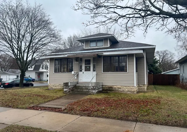 Single Family Residence at 1334 Jackson St, La Crosse, WI 54601 | MLS# 7056109 | | Sold on 2026-09-15