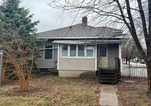 Photo 3 of Single Family Residence at 1334 Jackson St, La Crosse, WI 54601 | MLS# 7056109 | | Sold on 2026-09-15