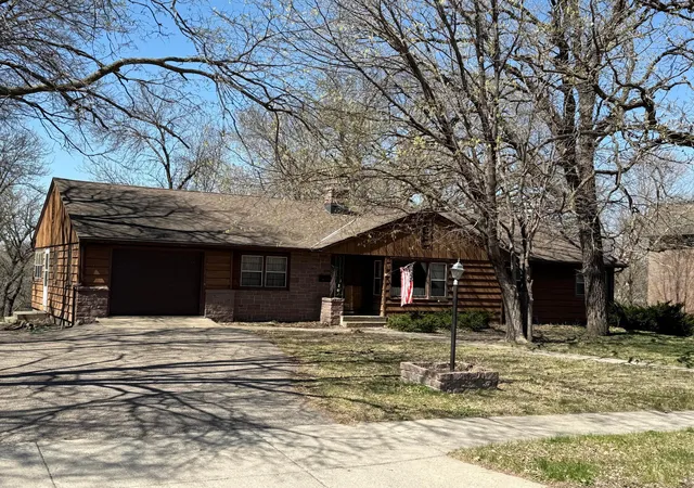 Photo 1 of Sale Pending at 320 S Minnesota St, Redwood Falls, MN 56283 | MLS# 7058927 | Listing updated on 2026-10-12