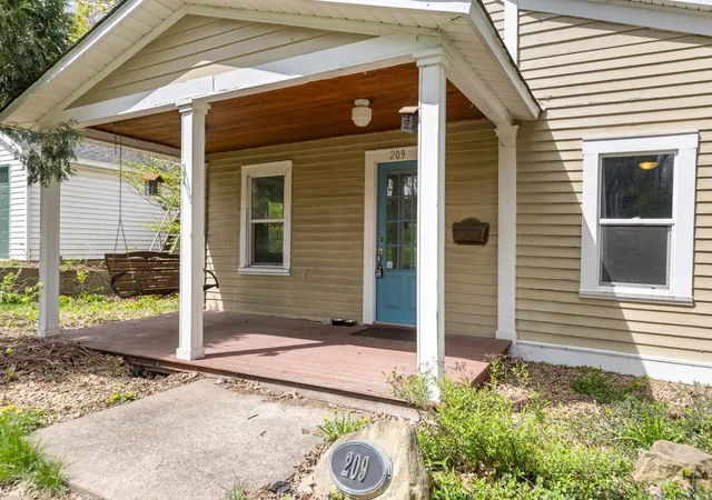 Photo 3 of Single family home for sale at 209 8th Street E, Hastings, MN 55033 | MLS# 7060979 | Listing updated on 2026-09-16