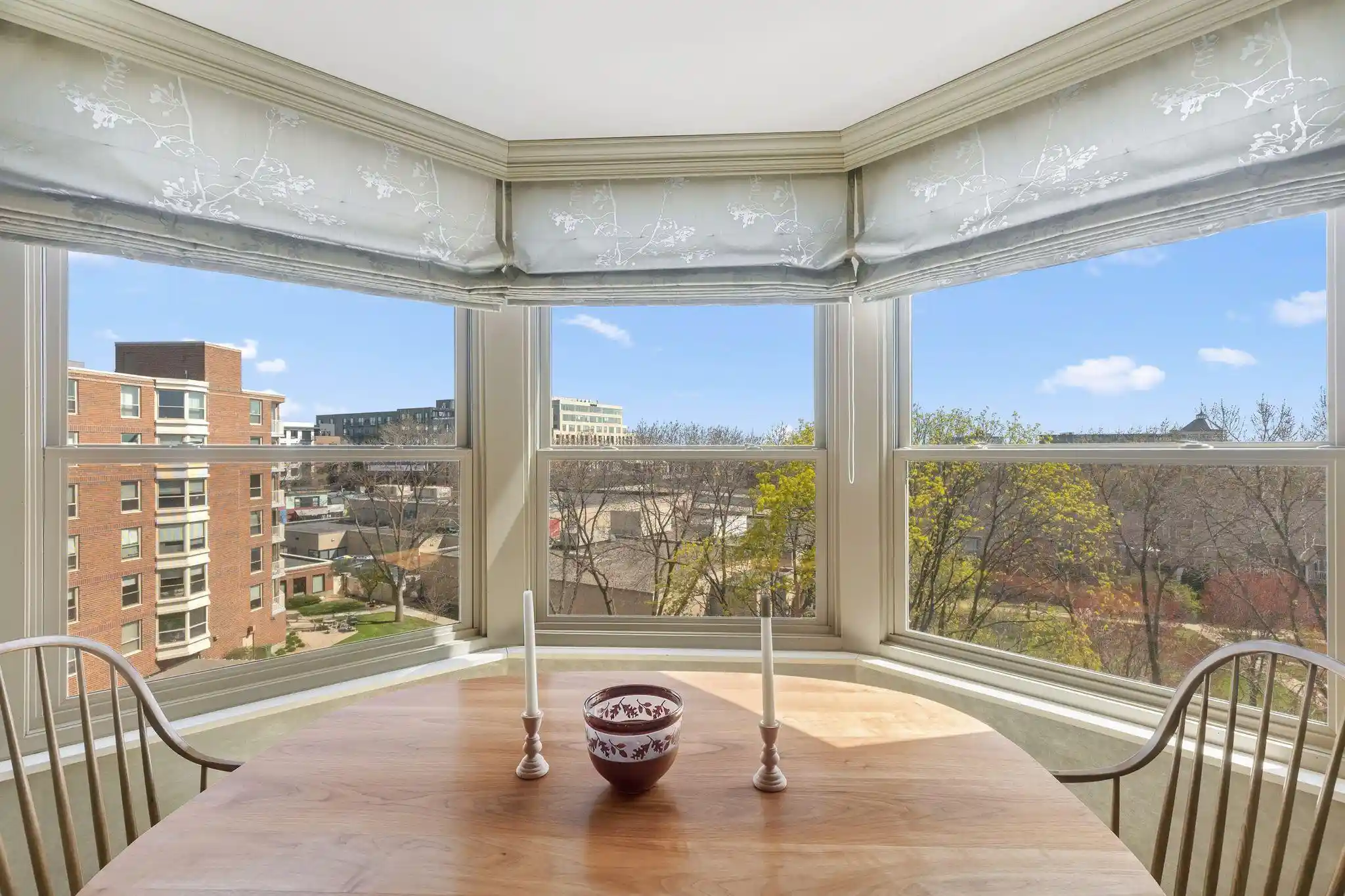Listing Photo 1 - Condo for sale in 1425 W 28Th St located at 1425 W 28Th St, Minneapolis, MN 55408 - Unit #508