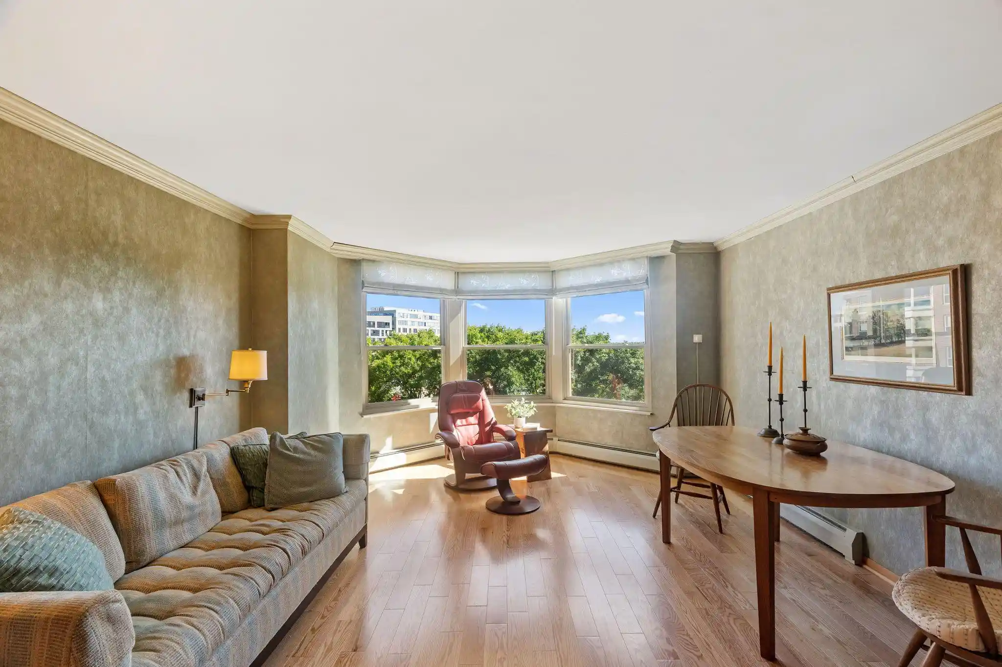 Listing Photo 2 - Condo for sale in 1425 W 28Th St located at 1425 W 28Th St, Minneapolis, MN 55408 - Unit #508
