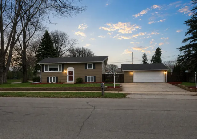 Photo 1 of Single family home for sale at 1621 40th Street Nw, Rochester, MN 55901 | MLS# 7061706 | Listing updated on 2026-09-17