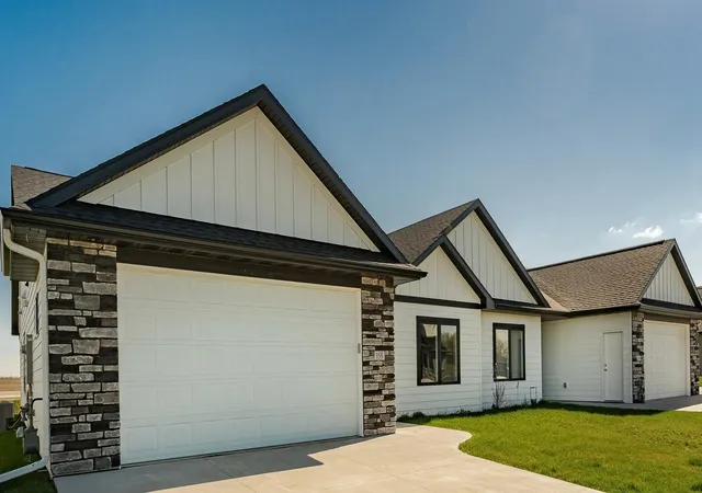 Single family home for sale at 158 Sandstone Dr NW, Eyota, MN 55934 | MLS# 7062760