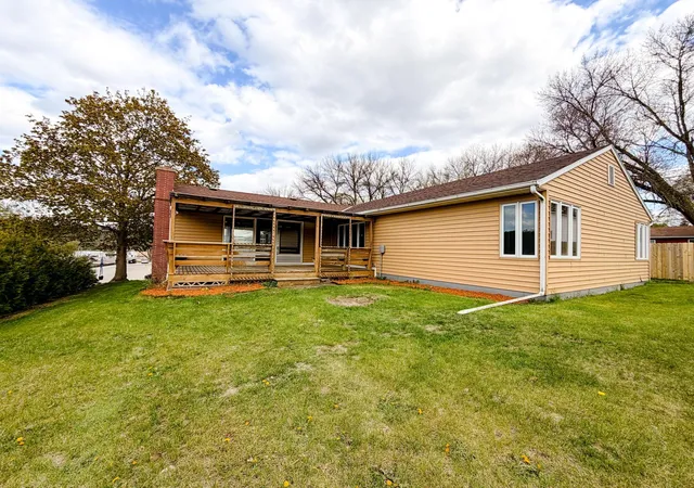 Photo 4 of Sale Pending at 821 Park St, Jackson, MN 56143 | MLS# 7066990 | Listing updated on 2026-09-16