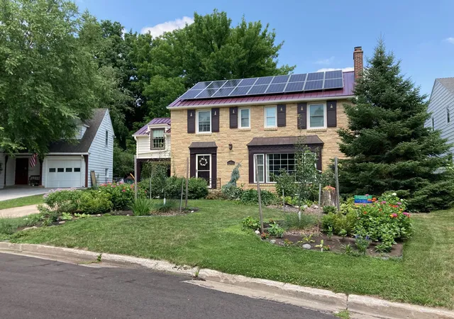 Photo 1 of Single family home for sale at 827 10 1/2 St Sw, Rochester, MN 55902 | MLS# 7067316 | Listing updated on 2026-09-09