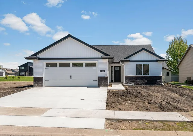 Photo 3 of Single family home for sale at 121 Copper Village Cir, Mankato, MN 56001 | MLS# 7070477 | Listing updated on 2026-09-18