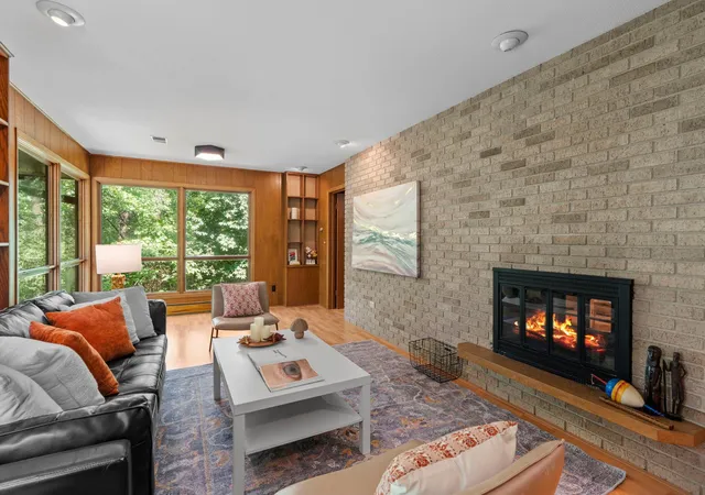 Photo 4 of Sale Pending at 34 N Oaks Rd, Saint Paul, MN 55127 | MLS# 7075590 | Listing updated on 2026-09-17