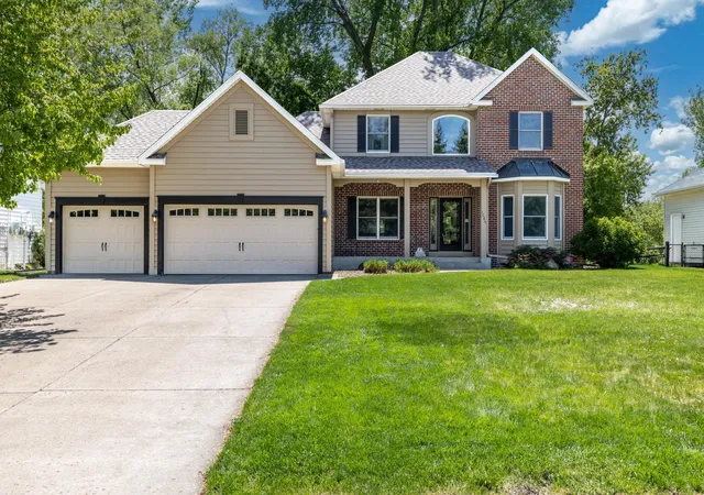 Photo 1 of Sale Pending at 1084 Tamberwood Ct, Saint Paul, MN 55125 | MLS# 7076262 | Listing updated on 2026-09-09