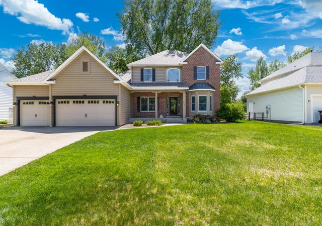 Photo 2 of Sale Pending at 1084 Tamberwood Ct, Saint Paul, MN 55125 | MLS# 7076262 | Listing updated on 2026-09-09