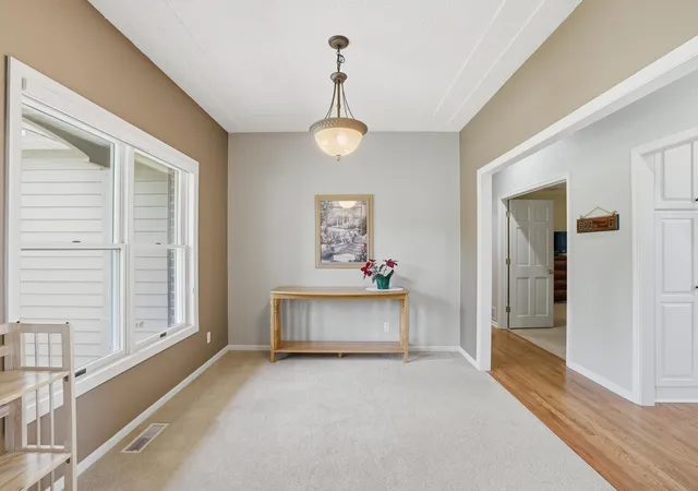 Photo 4 of Sale Pending at 1084 Tamberwood Ct, Saint Paul, MN 55125 | MLS# 7076262 | Listing updated on 2026-09-09