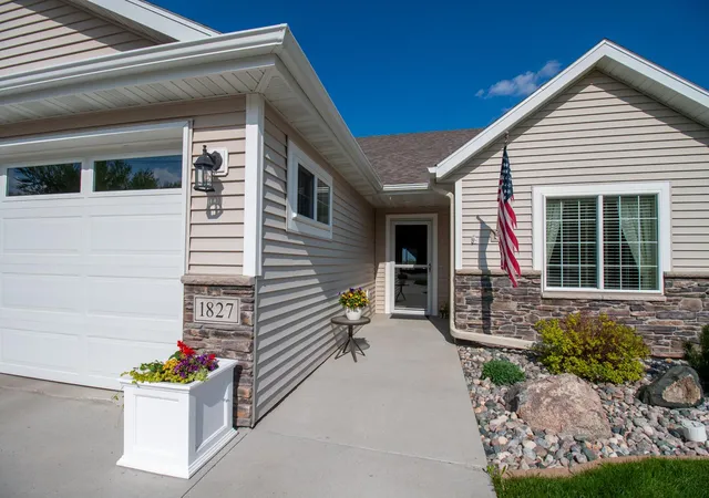 Photo 3 of Townhouse for sale at 1827 S Cascade St, Fergus Falls, MN 56537 | MLS# 7077499 | Listing updated on 2026-09-17